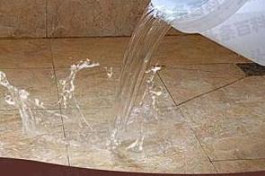 华宁漏水维修 免砸砖防水材料该如何施工